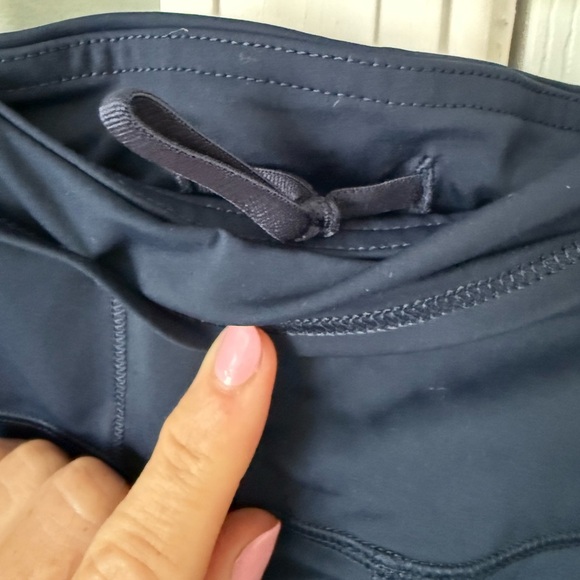 Lululemon Women’s 8 Fast and Free Crop 19” Navy Blue - Picture 3 of 3